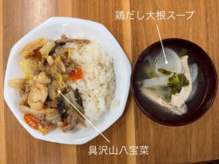 今日の #えんめし 

豚肉もイカも入ってるよ🦑✨

ゲームで勝ってひゃっほい♪の舞🕺✨

#えんめしぐらむ 
#フリースペースたまりば 
#フリースペースえん 
#子ども食堂 
こども食堂 
みんなの居場所 
手づくりごはん
みんなで食べると美味しいね 
こどもまんなかやってみた
不登校 
居場所 
川崎市 
高津区 
フリースペース 
フリースクール