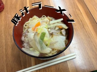昨日の #えんめし 

からだのやわらかいひとたち〜😌

#こどもまんなかやってみた
#フリースペースたまりば
#フリースペースえん 
#子ども食堂