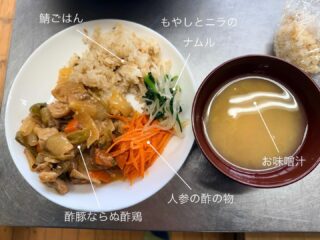 今日の #えんめし 

酢豚🐷
ではなく、酢鶏🐓

全天では、小さめの人も大きめの人もごちゃまぜでサッカー⚽️
そして、隣で何をやっていようが関係なく、違うスポーツが常に錯綜しております🏀

#えんめしぐらむ 
#フリースペースたまりば 
#フリースペースえん 
#子ども食堂 
#こども食堂 
#みんなの居場所 
#手づくりごはん
#みんなで食べると美味しいね 
#こどもまんなかやってみた
#不登校 
#居場所 
#川崎市 
#高津区 
#フリースペース 
#フリースクール