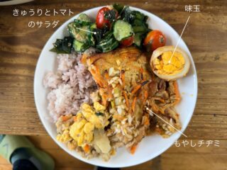 今日の #えんめし 

おやつでキャロットケーキをつくってくれたよ🥕✨

#こどもまんなかやってみた
#フリースペースたまりば
#フリースペースえん 
#子ども食堂