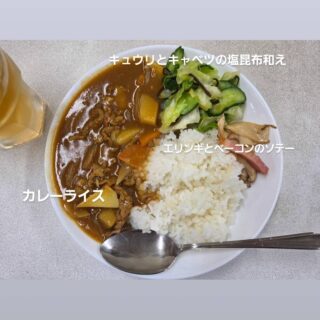 昨日の#えんめし

今回の『有北さんとアート』は…うちわ作り🌻🍉
この夏は個性ゆたかなうちわで、涼みたい〜！

#こどもまんなかやってみた 
#フリースペースたまりば 
#フリースペースえん 
#子ども食堂