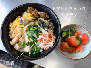 金曜日の #えんめし 

月曜日から夏合宿ですー！
これ持ってこう！
スウェーデンの木製遊具「サムスペル」。
座ってても立っててもできるよ！
木のパーツをみんなで喋らずに協力して引っ掛けて積み上げるゲーム！

#こどもまんなかやってみた
#フリースペースたまりば
#フリースペースえん 
#子ども食堂
