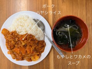 今日の #えんめし 

先週、おやつをつくってくれた人がいました。

それを選ぶ人「どれが1番デカいかな〜」
周りにいた人「これじゃない？」(みんな違うピースを指差す)

じゃあどれを選んでもデカい！

#こどもまんなかやってみた
#フリースペースたまりば
#フリースペースえん 
#子ども食堂